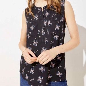 Brand New Floral Tile Mixed Media Henley Shell! ✨